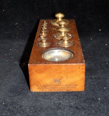 Compleet Antiek gewichtenblok - H.L. Becker
