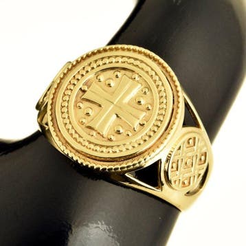 Ring met amulet - 9 kt. Geel goud