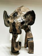 Tamara Assez - Statue, The elephant - 25 cm - Céramique -