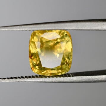 Geel Saffier - 3.85 ct - International Gemological Institute