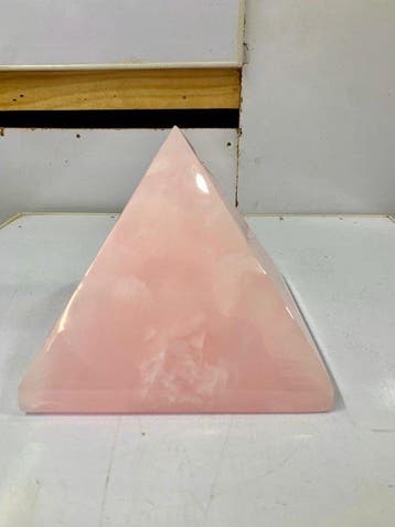 Roze mangano-kalciet - UV-reaktief Piramide - Hoogte: 14 cm