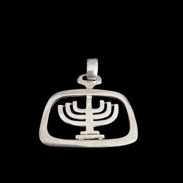 Judaica - Zilveren hanger in de vorm van een menorah - .925