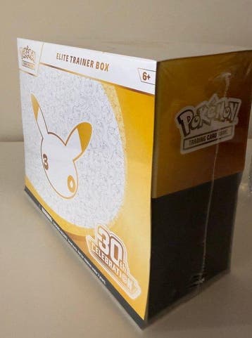 Pokémon - Elite Trainer Box 30th Celebration - Pokémon, Hobby en Vrije tijd, Nieuw