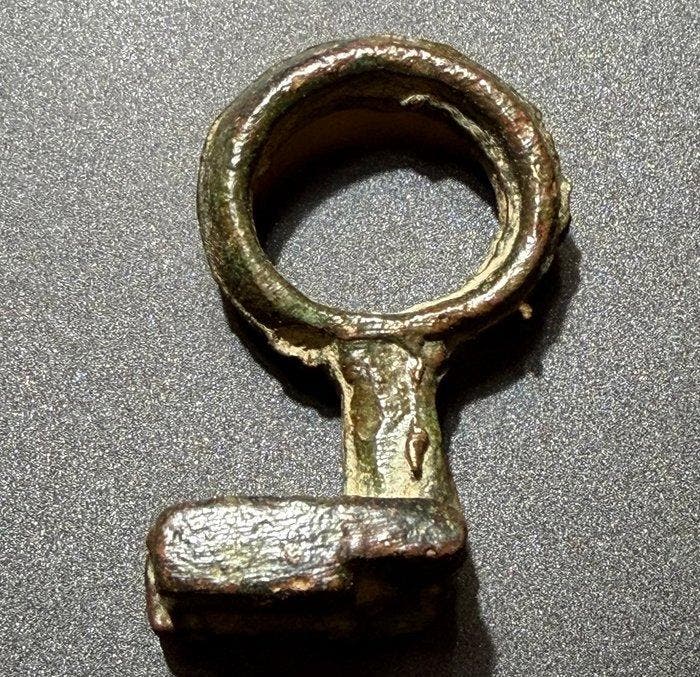 Oud-Romeins Brons Zeer zeldzame onafgewerkte sleutelhanger, Antiek en Kunst, Antiek | Overige Antiek