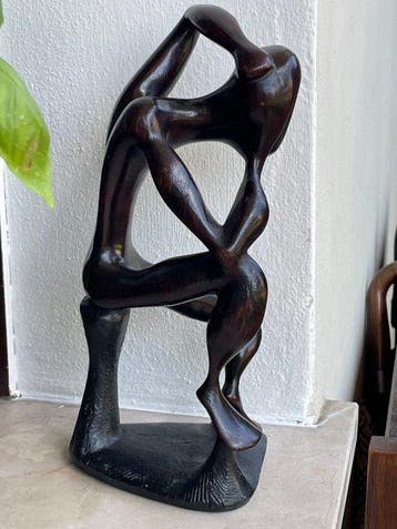 Scultura Modernista in Legno Intagliato a Mano – Il