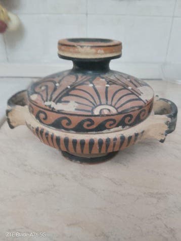 Keramiek, Replica van een antieke Griekse Lekanis.