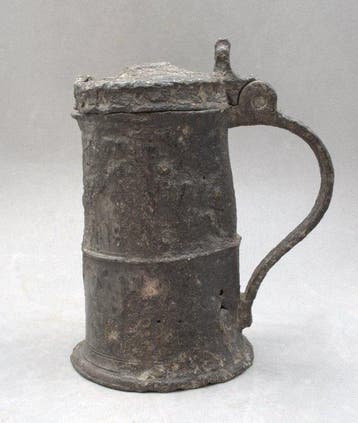 XVIIe siècle, 1650–1700 étain Chope à couvercle articulé –
