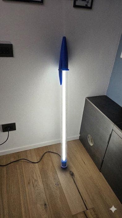 Lampe - Lampe LED de stylo UNIQUE – Lumière de design, Collections, Stylos