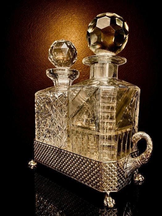 Karaf (2) - Elegante whiskyset van geslepen kristal met, Antiek en Kunst, Antiek | Meubels | Tafels