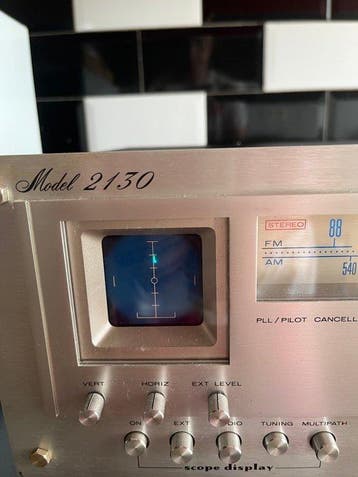Marantz - Model 2130 Tuner