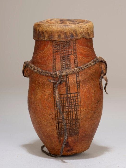 Opslagcontainer eburi – Turkana – Kenia – hout en leer, Antiquités & Art, Art | Art non-occidental