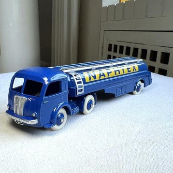 Dinky Toys 1:43 - Voiture miniature - Panhard tanker