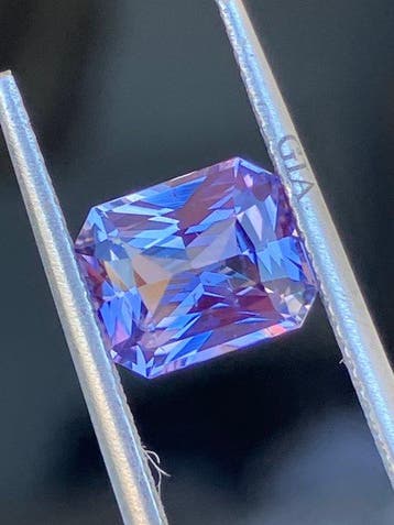 1 pcs Paars, Violet Saffier - 2.04 ct - Gemological, Nieuw