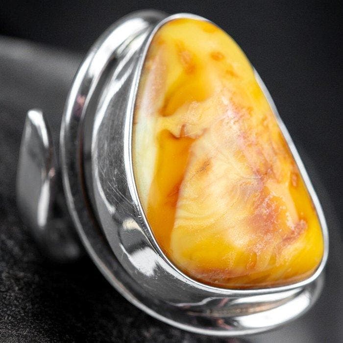 Echt fossiel barnsteen juweel - Zilveren ring met, Verzamelen, Mineralen en Fossielen