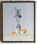 Ruud Verkerk - Gouds plateel met blauwe Iris en abrikozen.
