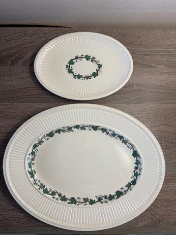 Wedgwood - Bord - Two Oval Dinner Plates Stratford of