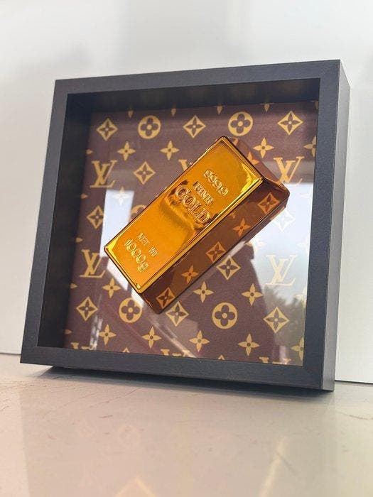 Rob VanMore - Gold Bar by Louis Vuitton, Antiquités & Art, Art | Objets design
