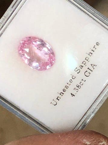 1 pcs Rose Saphir - 4.38 ct - Gemological Institute of, Nieuw