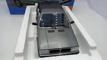Laudoracing 1:18 - Modelauto - Lancia Prisma 1300 Intermedia