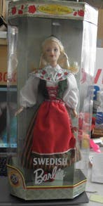 Mattel - Figuur - 1999 DOTW Swedish Barbie NRFB - Plastic,, Antiek en Kunst