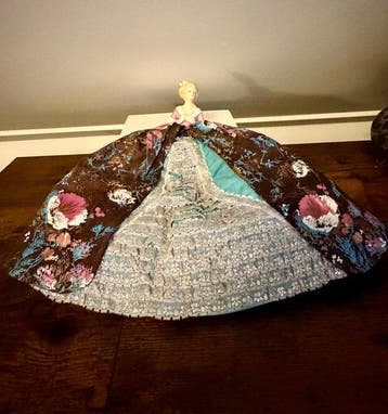 Unknown - Beeldje - Porcelain half-doll pincushion Tea cosy