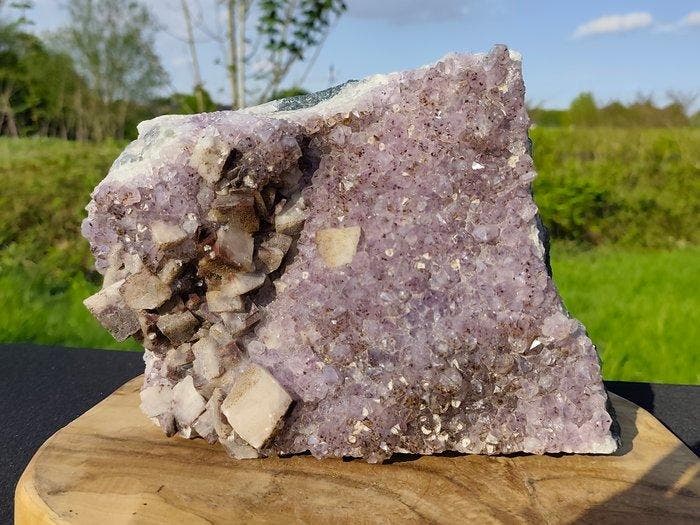 Grote amethist met fluorescerend calciet: stralende, Verzamelen, Mineralen en Fossielen
