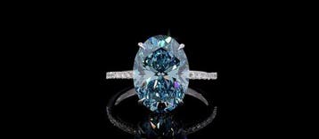 Ring - 14 karaat Witgoud - 6.64ct. tw. Blauw Diamant (Fancy