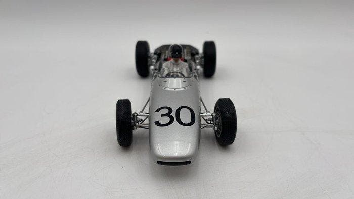 Autoart 1:18 - Modelauto - Porsche 804 F1 D. Gurney Winner, Hobby en Vrije tijd, Modelauto's | 1:5 tot 1:12