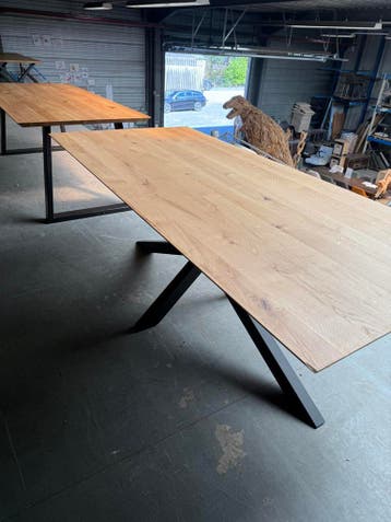 Massief eiken tafel, matrix onderstel (nieuw, outlet), Huis en Inrichting, Tafels | Eettafels, Nieuw, Eikenhout
