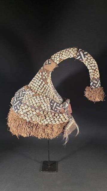 Masker van raffia, kauri-schelpen, parels - Kuba - DR Congo