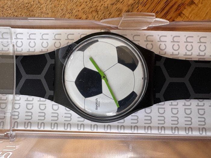 Swatch - FOOTBALLISSIME - SUOZ216C - 2016 - Montre, Verzamelen, Overige Verzamelen