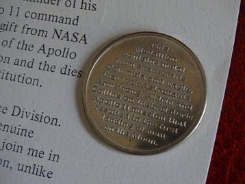 Medaillon Apollo 11 - metaal afkomstig uit de Apollo