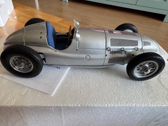 CMC 1:18 - Model sportwagen - Mercedes Benz W165 1939 - “De, Hobby en Vrije tijd, Modelauto's | 1:5 tot 1:12