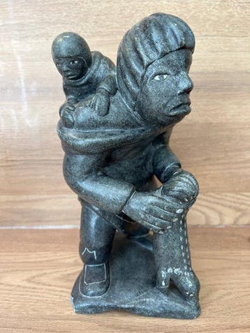 Pouring mi tuk - sculptuur - Canada