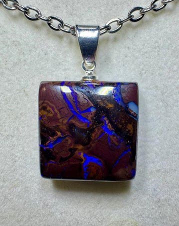 Opale Pendentif - Hauteur : 24 mm - Largeur : 15 mm- 3.25 g