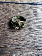 * Un seul disponible* Bague Ouroboros à quatre têtes/, Collections