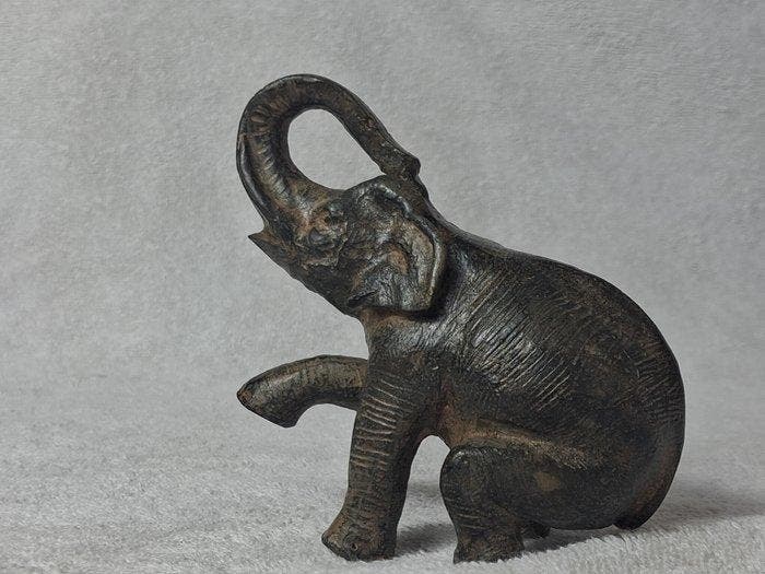 Pierre Chenet (XX-XXI) - sculptuur, LElephant sasseyant -, Antiquités & Art, Curiosités & Brocante