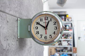 Wandklok - Seikosha double side Seiko Japan - Staal,, Antiek en Kunst