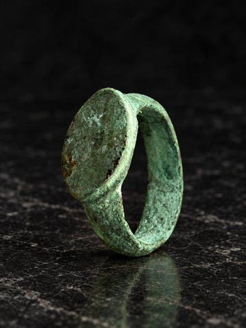 Oud-Romeins Brons Ring met verhoogde ovale zetel, 2e tot 4e