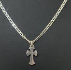 Tous. Chaîne en argent 925 avec croix en argent 925. -