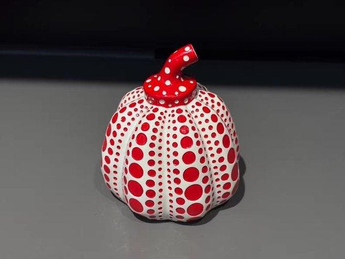 Yayoi Kusama (1929) (after) - Dots Obsession (Pumpkin Red), Antiquités & Art, Art | Objets design