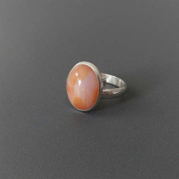 Bague en argent massif 925 et Cornaline de belle qualité.