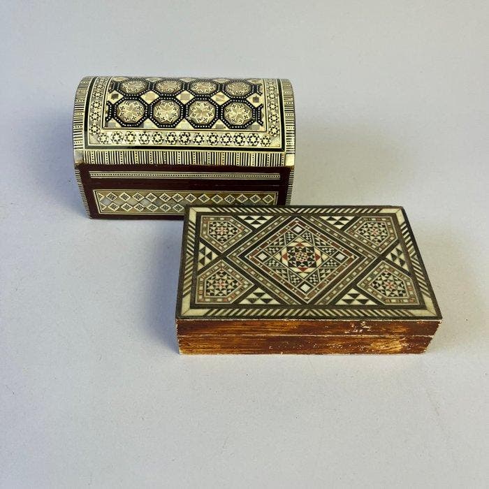 Kist (2) - Vintage - Moorish Domed and Flat jewelry box,, Antiquités & Art, Art | Objets design