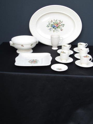 Wedgwood - Tasse et soucoupe (15) - Porcelaine