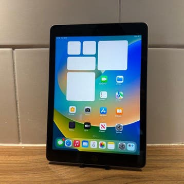 Apple iPad (5th Generation) 128GB Wifi - Mobiele telefoon