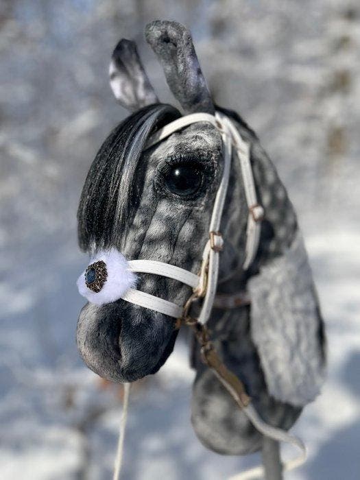 Old Pony Tales - Speelgoed Dapple Grey Hobby Horse stick, Antiek en Kunst, Antiek | Speelgoed