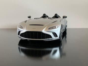 GT Spirit 1:18 - Model sportwagen - Aston Martin V12