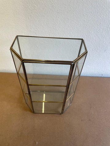 Vitrinekast - Messing, Glas, Antiek en Kunst