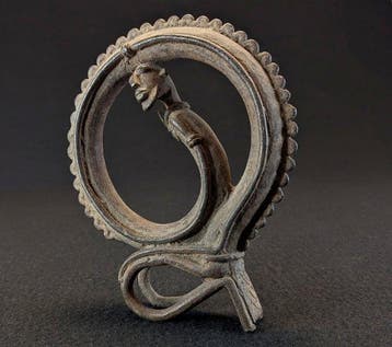 Male ancestor in wheel - Sculpture - Nommo - Bronze africain, Antiek en Kunst, Kunst | Niet-Westerse kunst