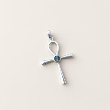 MOLDAVITE. Egyptische Ankh-hanger met bijpassende ketting.